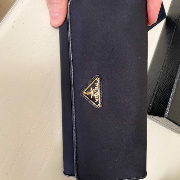 ✨SOLD✨Prada Wallet - Picture 2 of 7